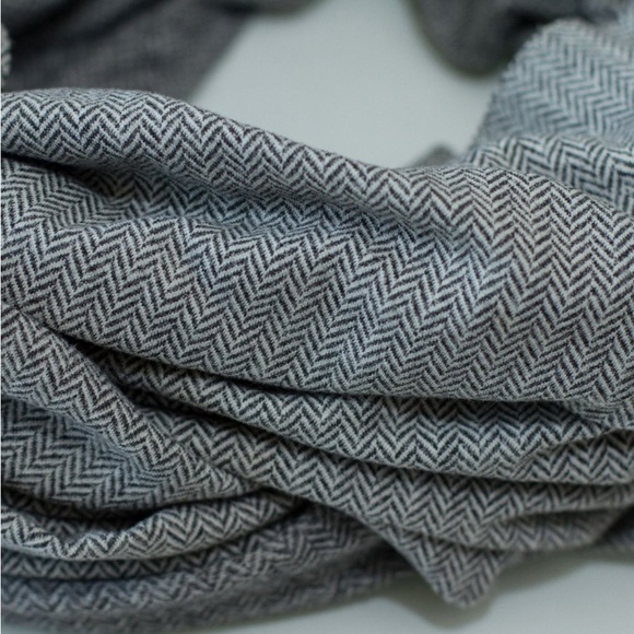 Lululemon Vinyasa Scarf Heathered Deep Coal Ghost Herringbone Chevron - Picture 4 of 7